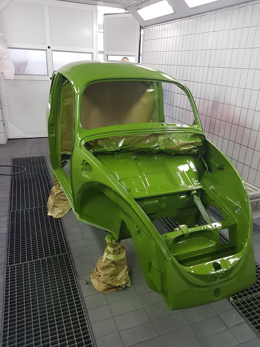VW Käfer wird lackiert
